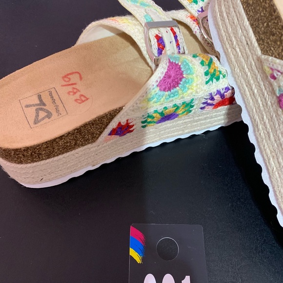 Dirty laundry, crocheted, sandals, size 9 - Picture 3 of 13